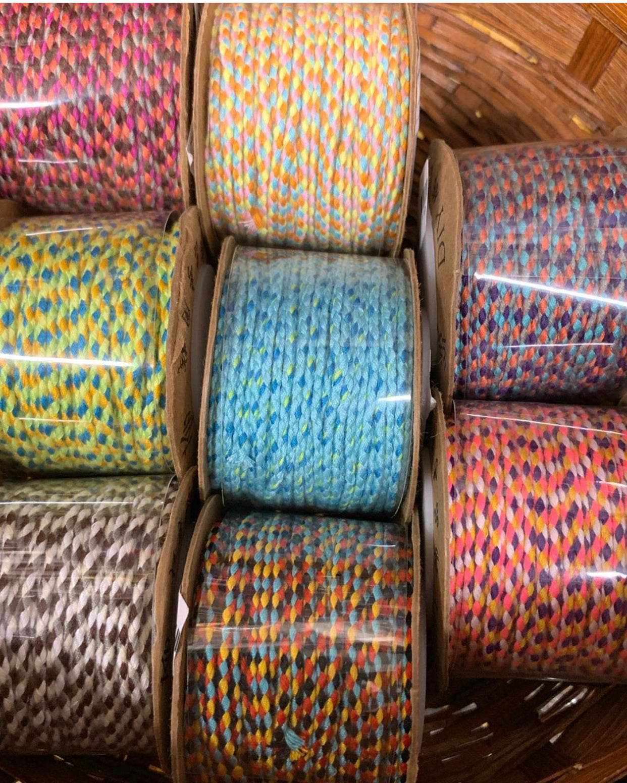 Hilos y Alambres - Thread and Wire