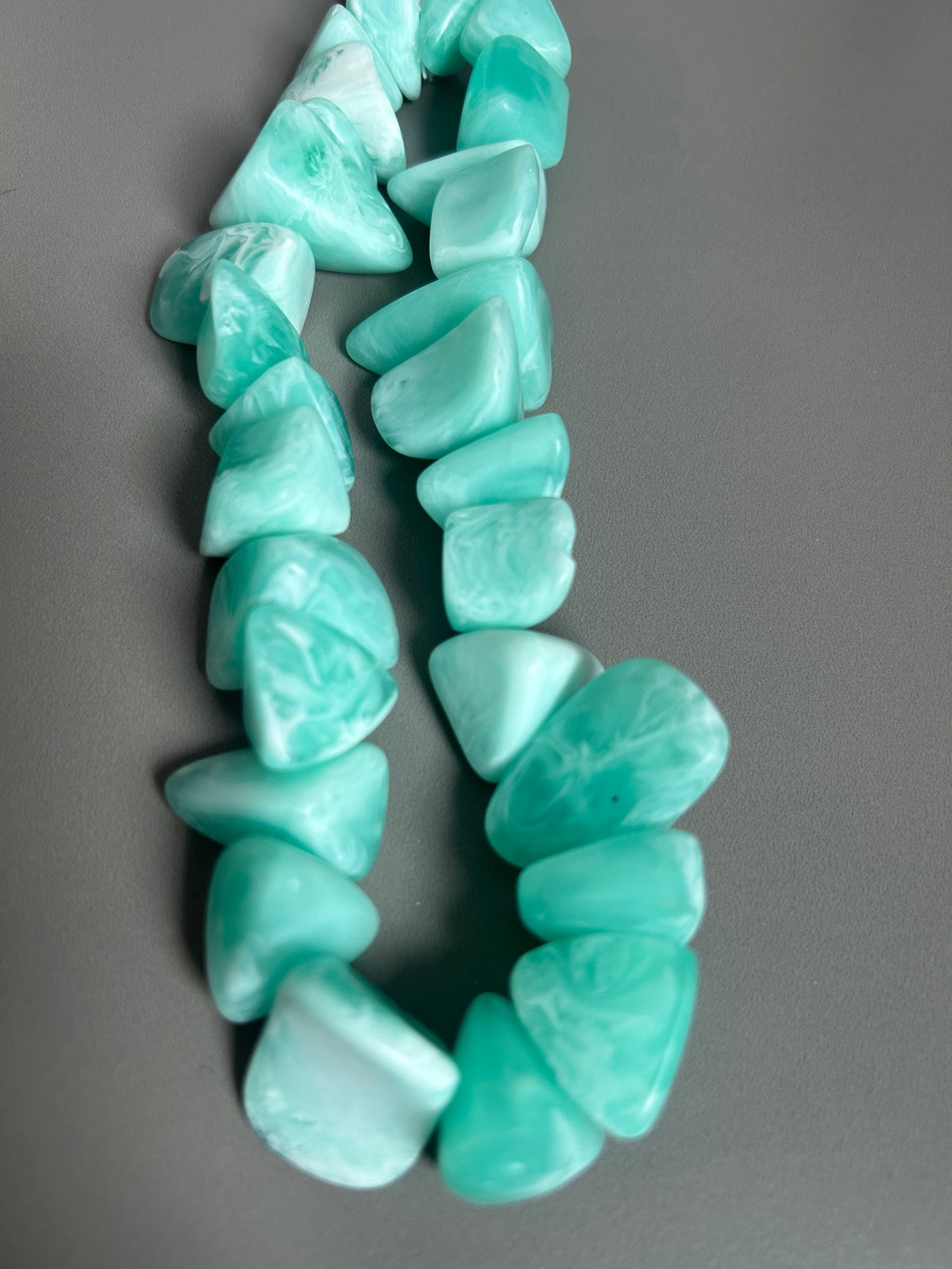 30mm approx.irregular chunky resin chips (30051)-strand15”