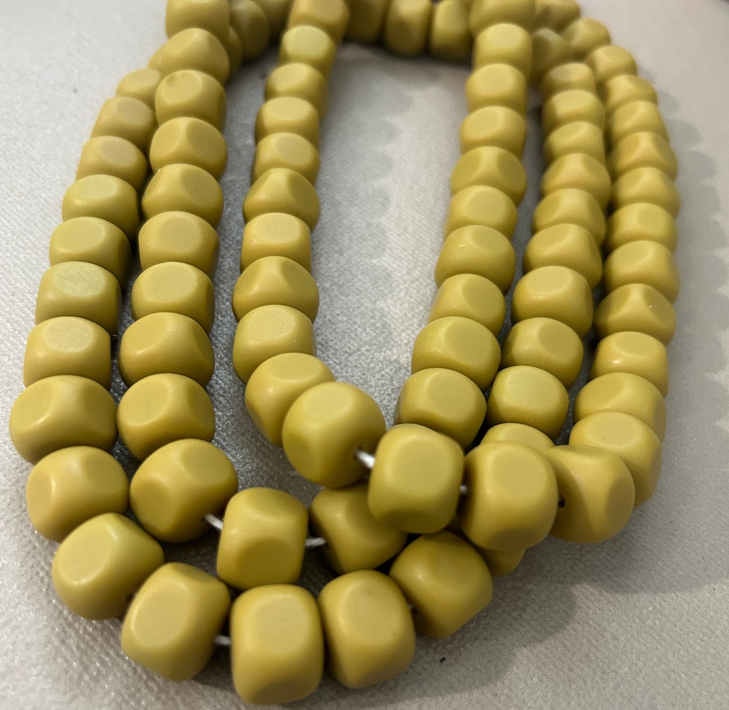 11mm Resin Cube Strand (30206)