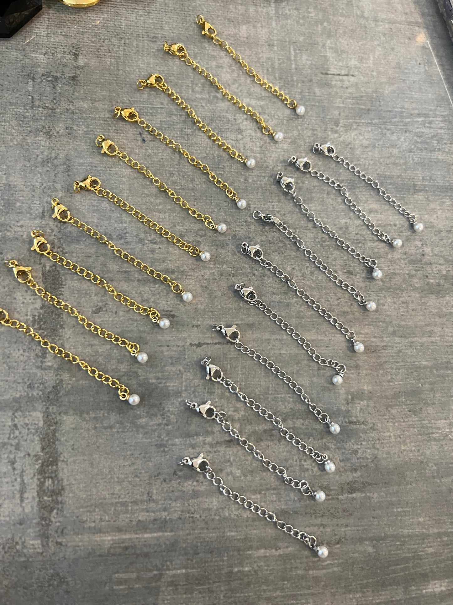 Necklace or bracelet extensors
