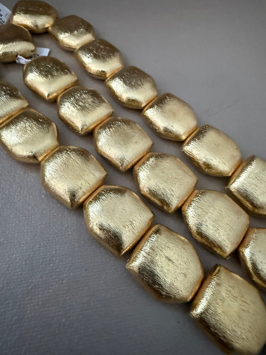 26x24mm Puffy Pentagon Strand (30122)