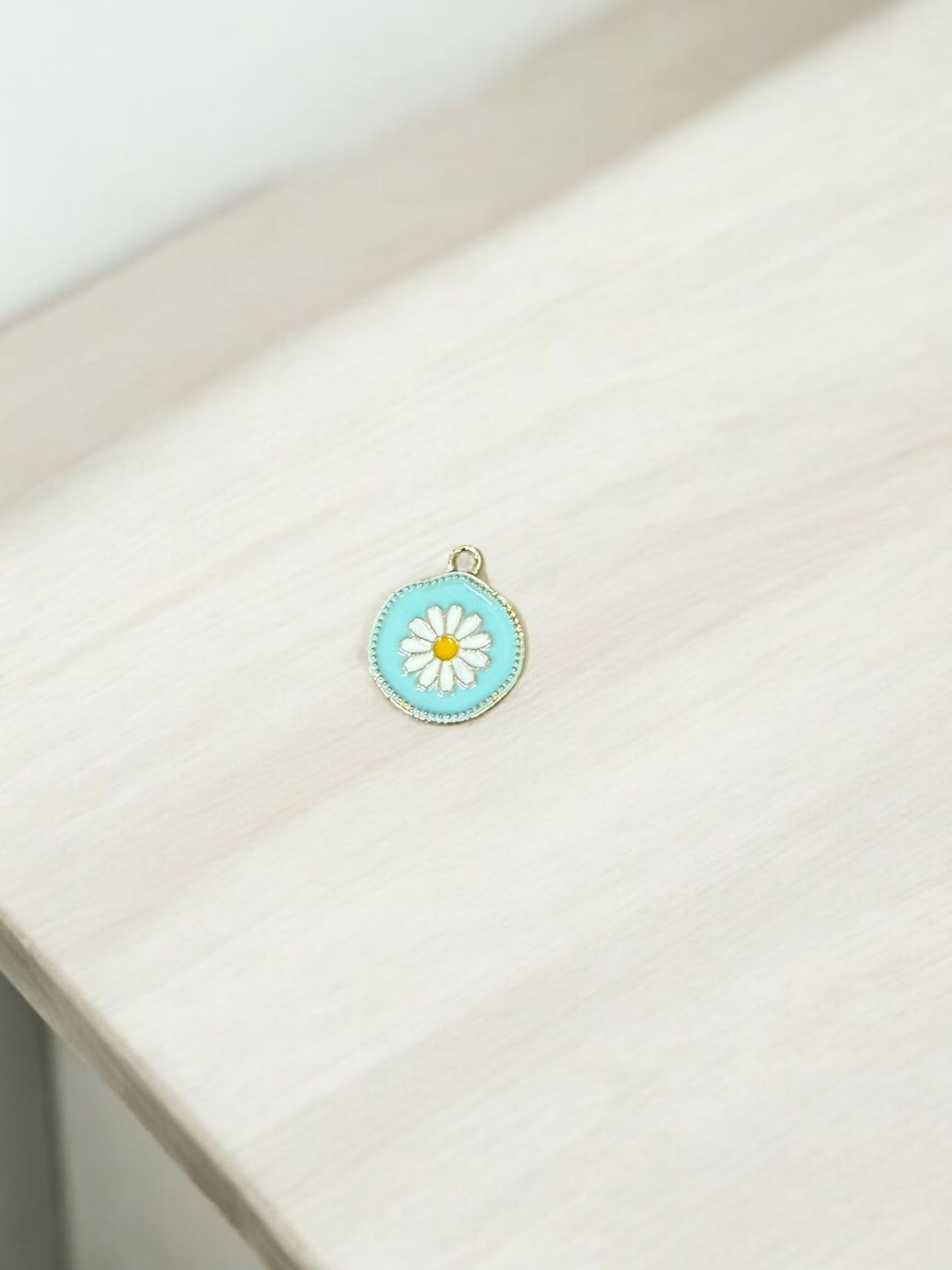 20mm Enamel Daisy Pendant (29399)