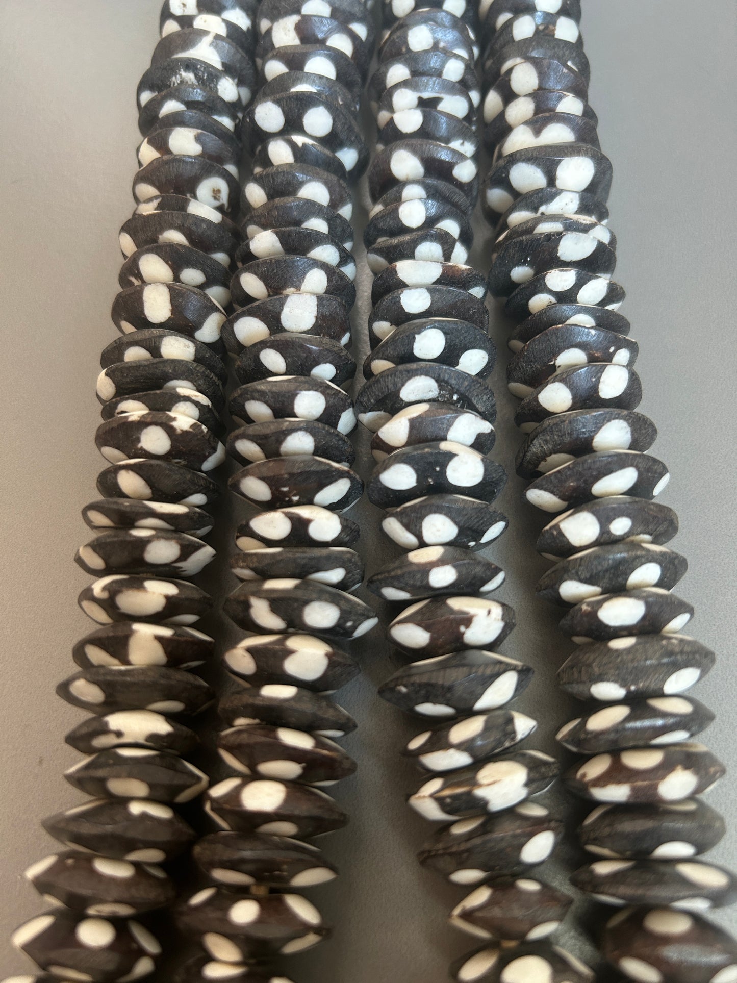 Irregular flat round African (29584)91pcs-strand 22”