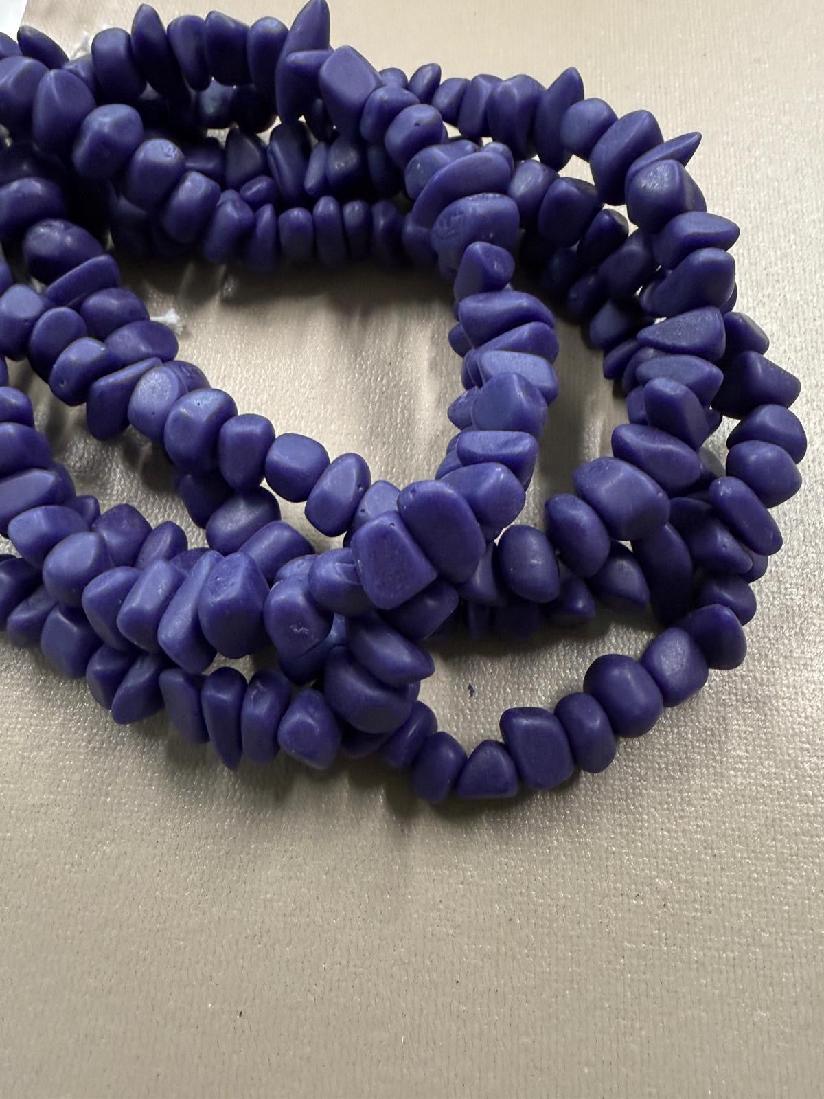 Irregular Resin Chips (27913)