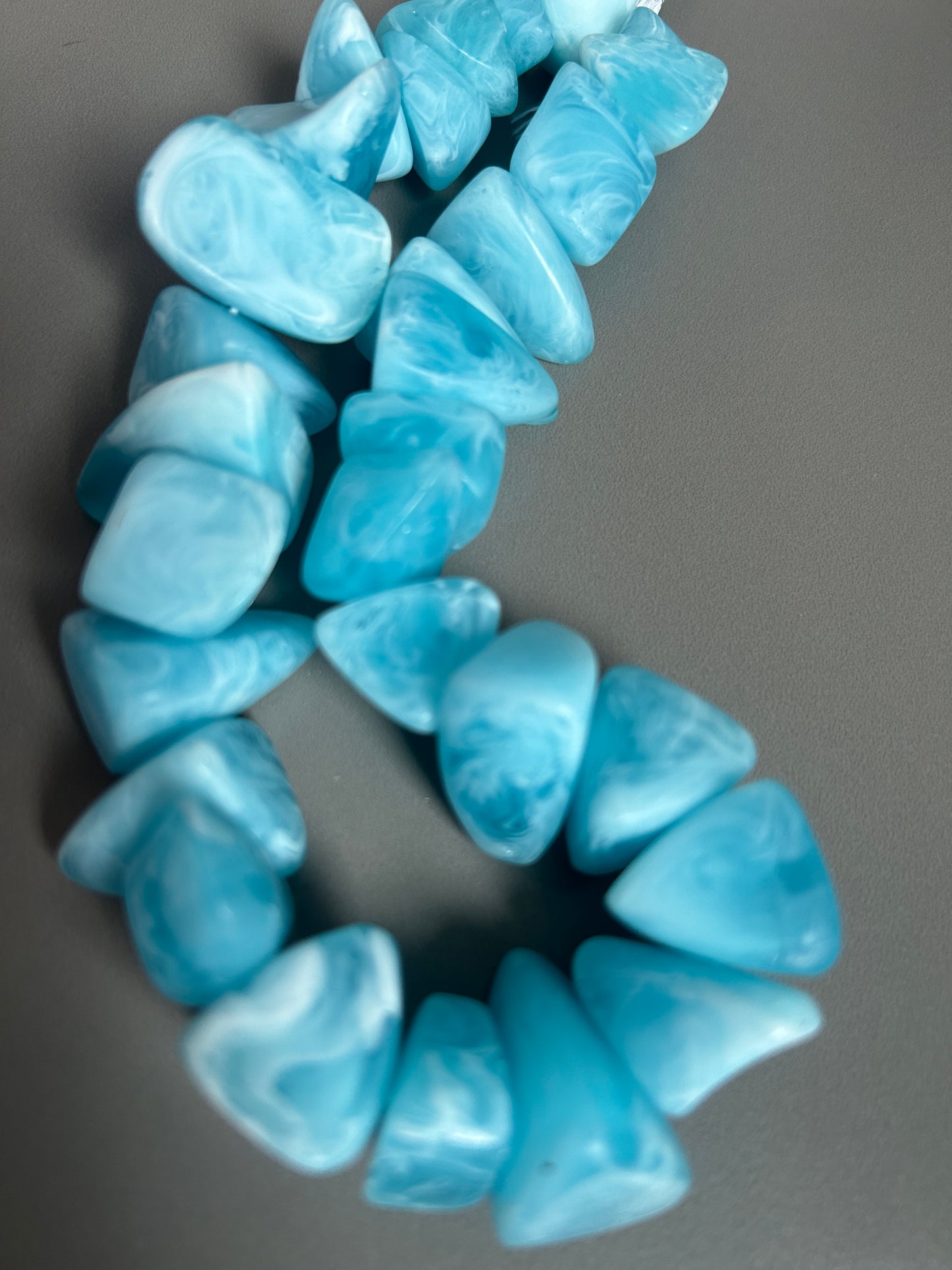 30mm approx.irregular chunky resin chips (30051)-strand15”