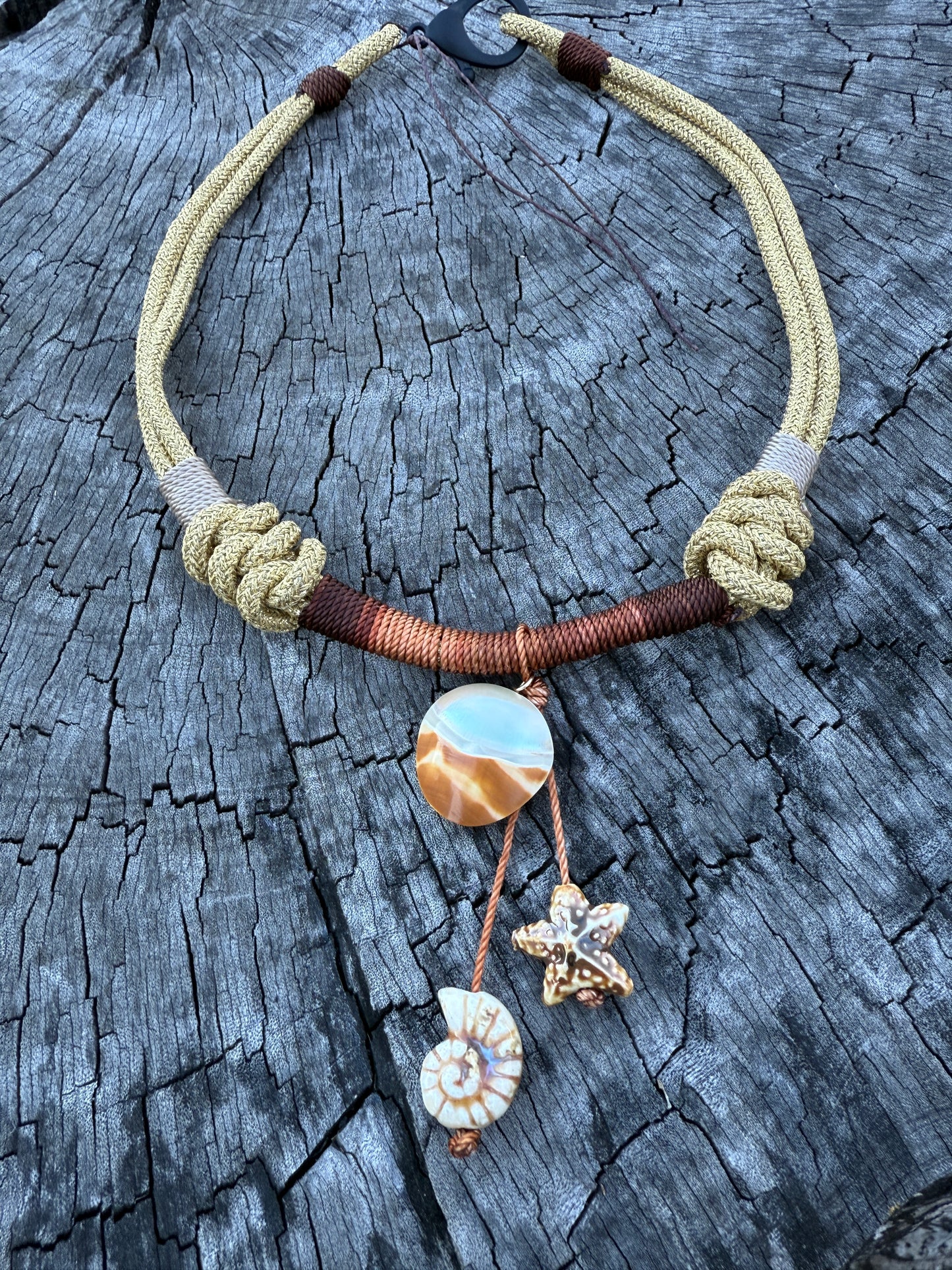 Taller collar de nudos