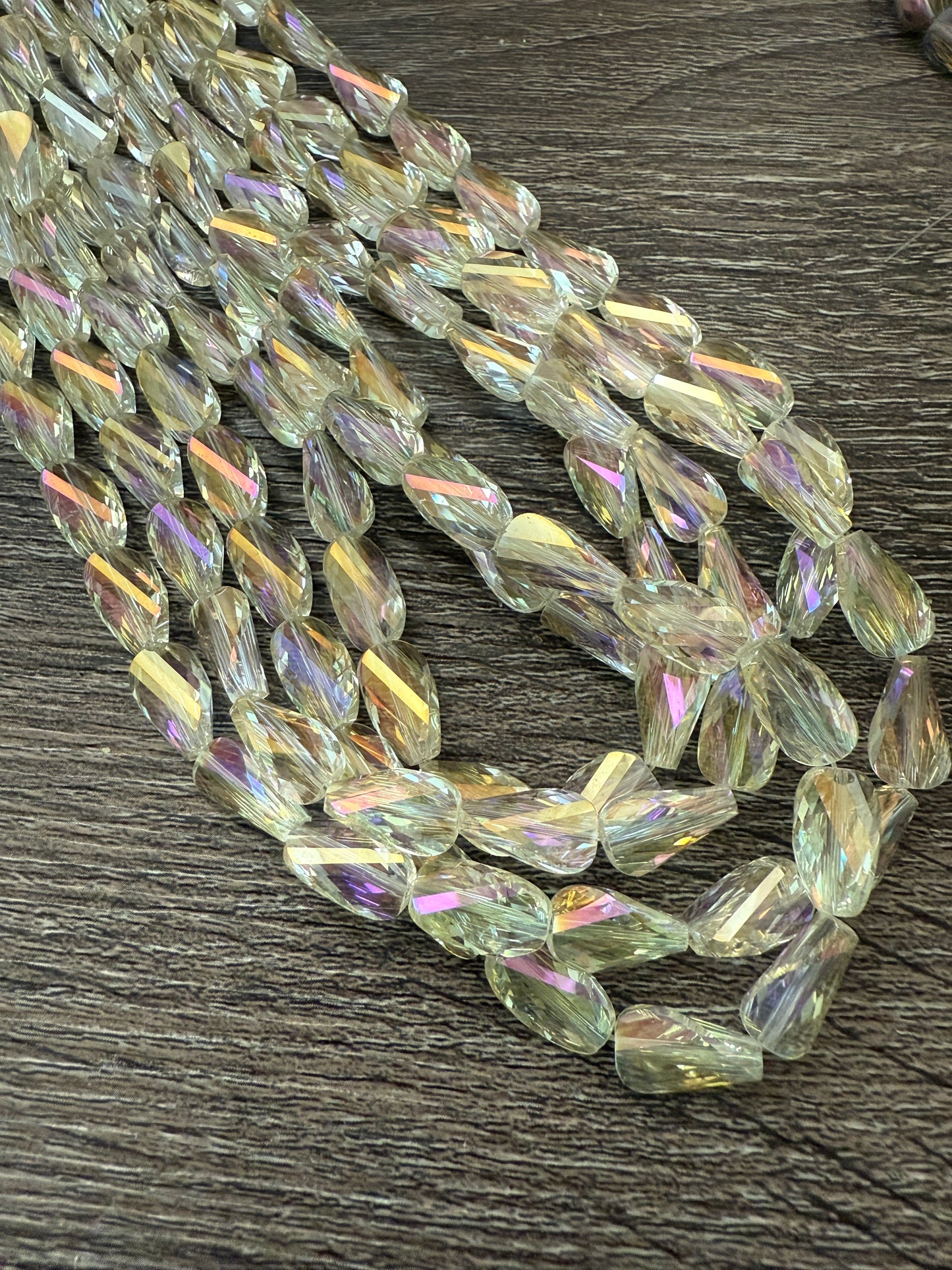 14x8mm twisted faceted cristal light yellow
