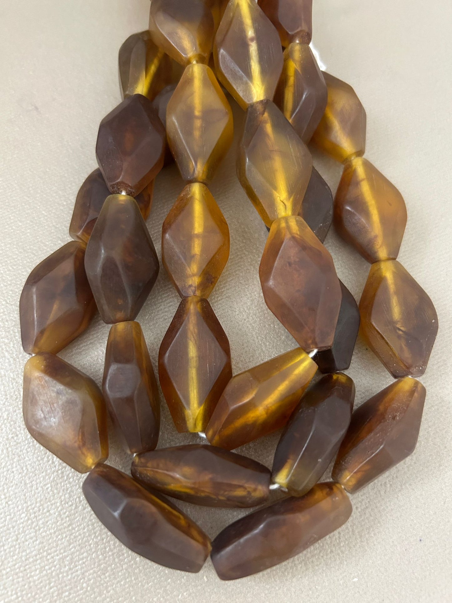 35mm Diamond Shape Resin Strand (30234)