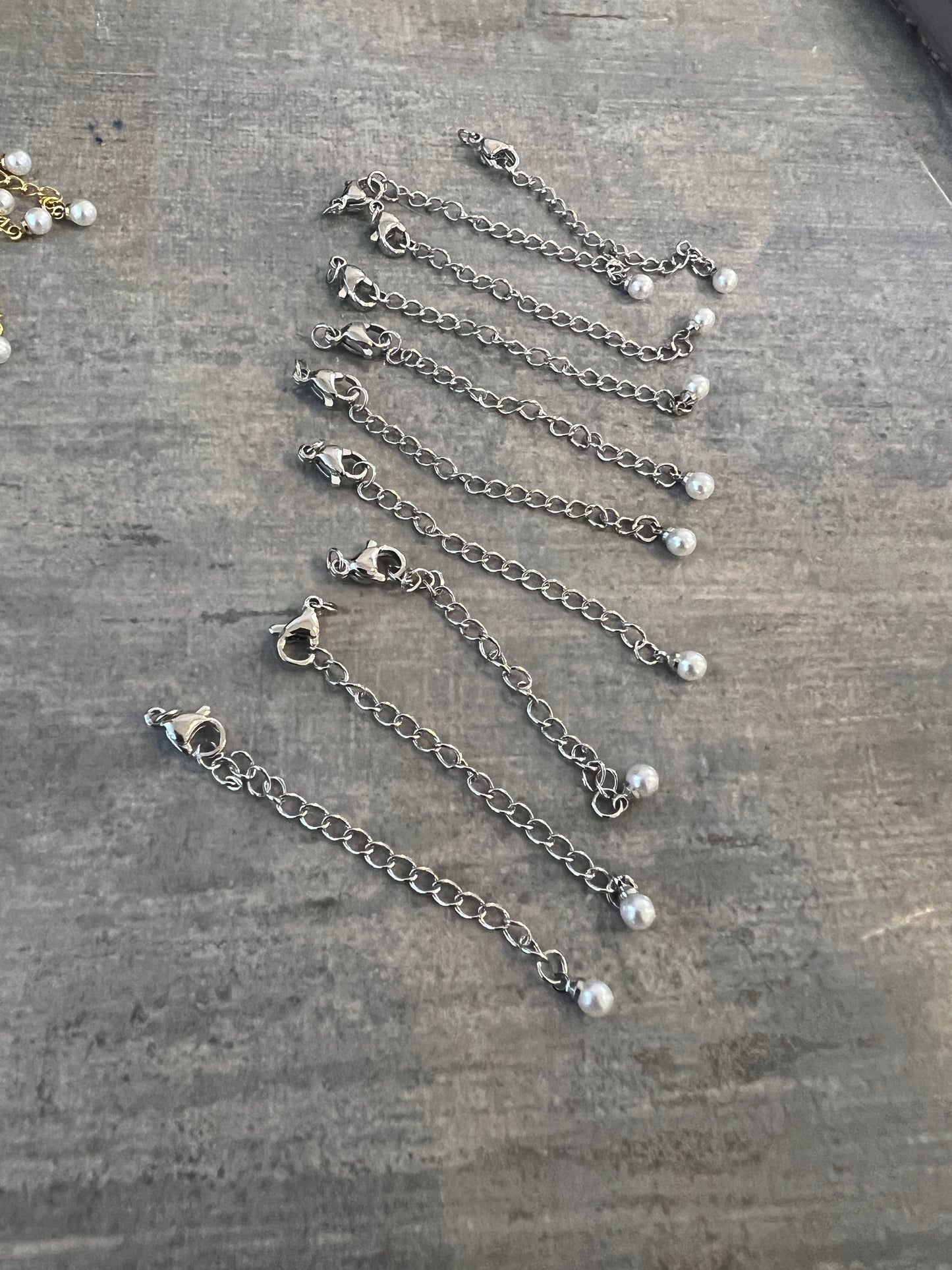 Necklace or bracelet extensors