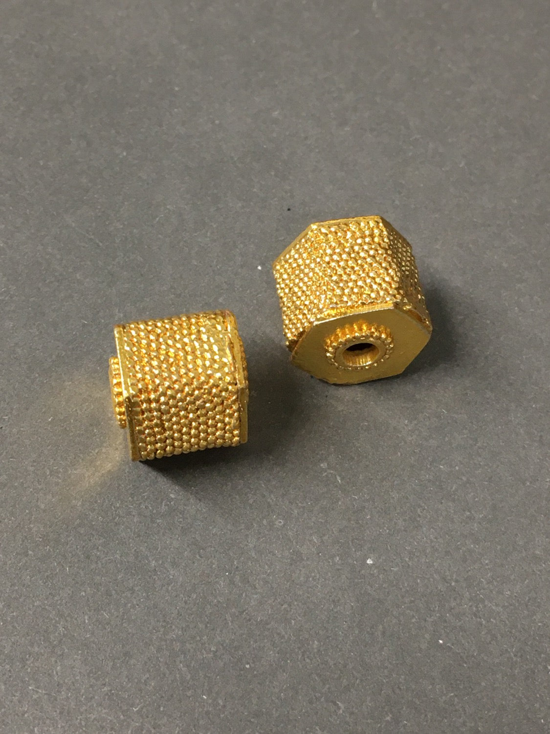 11x13mm Hexagon with Dots / Hexagono