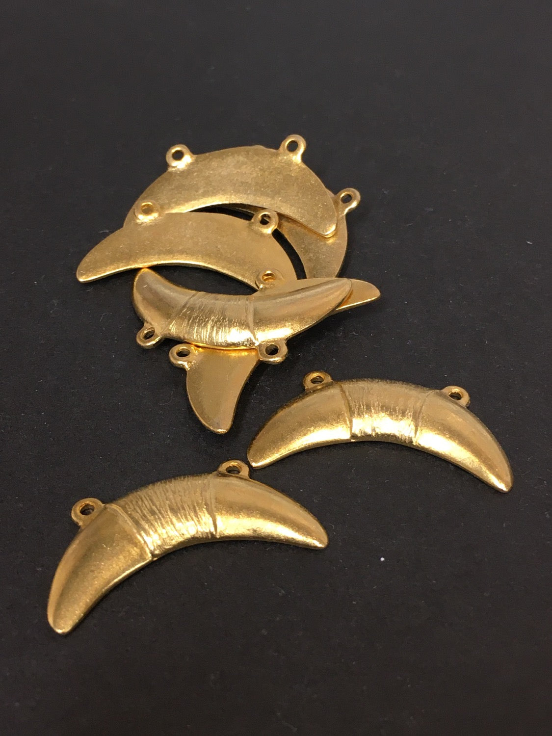 29mm Cresent Gold Matte Qty 1 / 12510