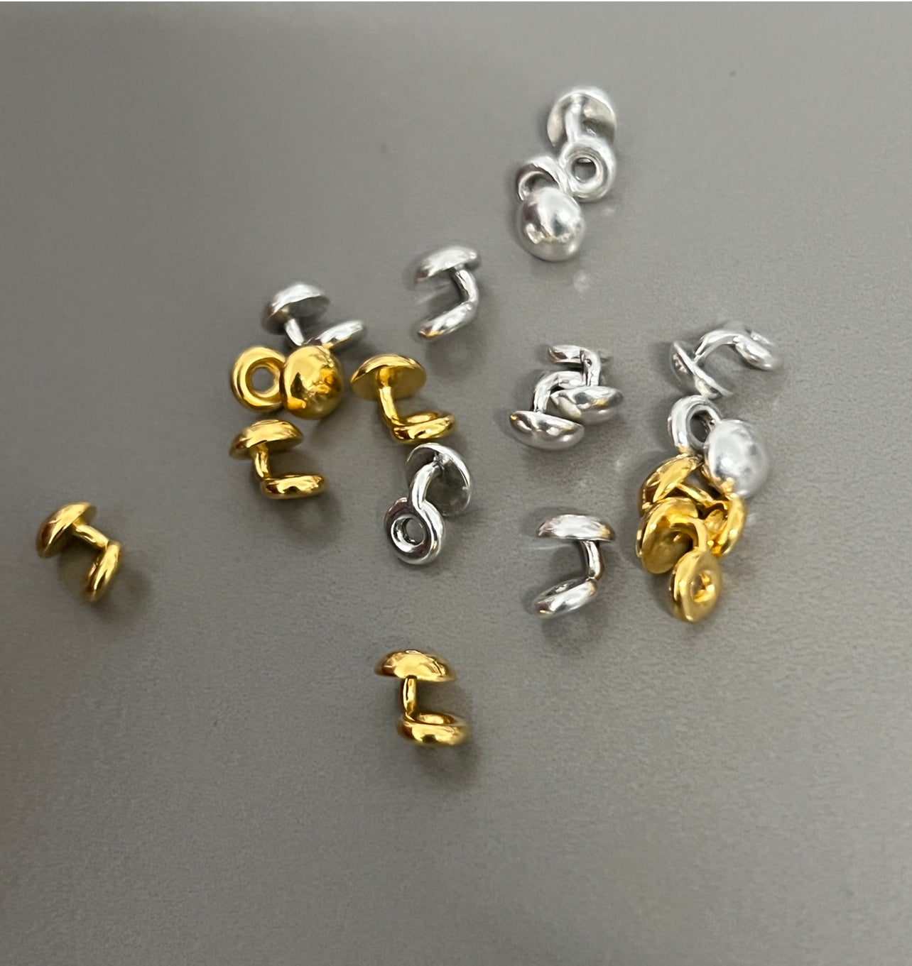 Tread closing clasp 24788