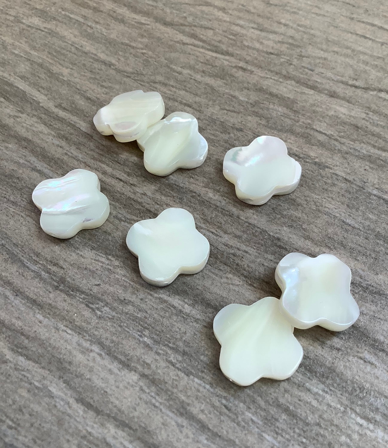18mm Clover Mother Of Pearl qty1- 22672