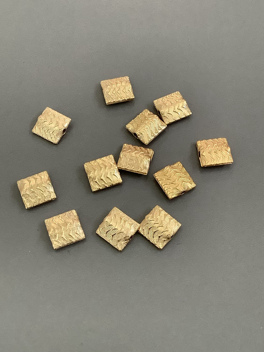 11.5mm fancy square gold with lines qty 4 / 12312