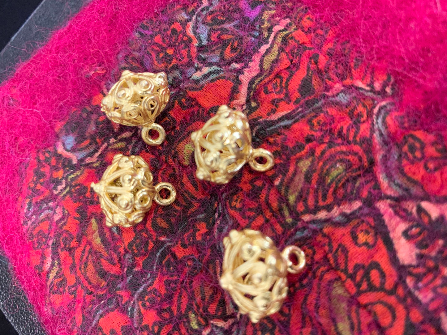 13mm fancy round charm qty 4