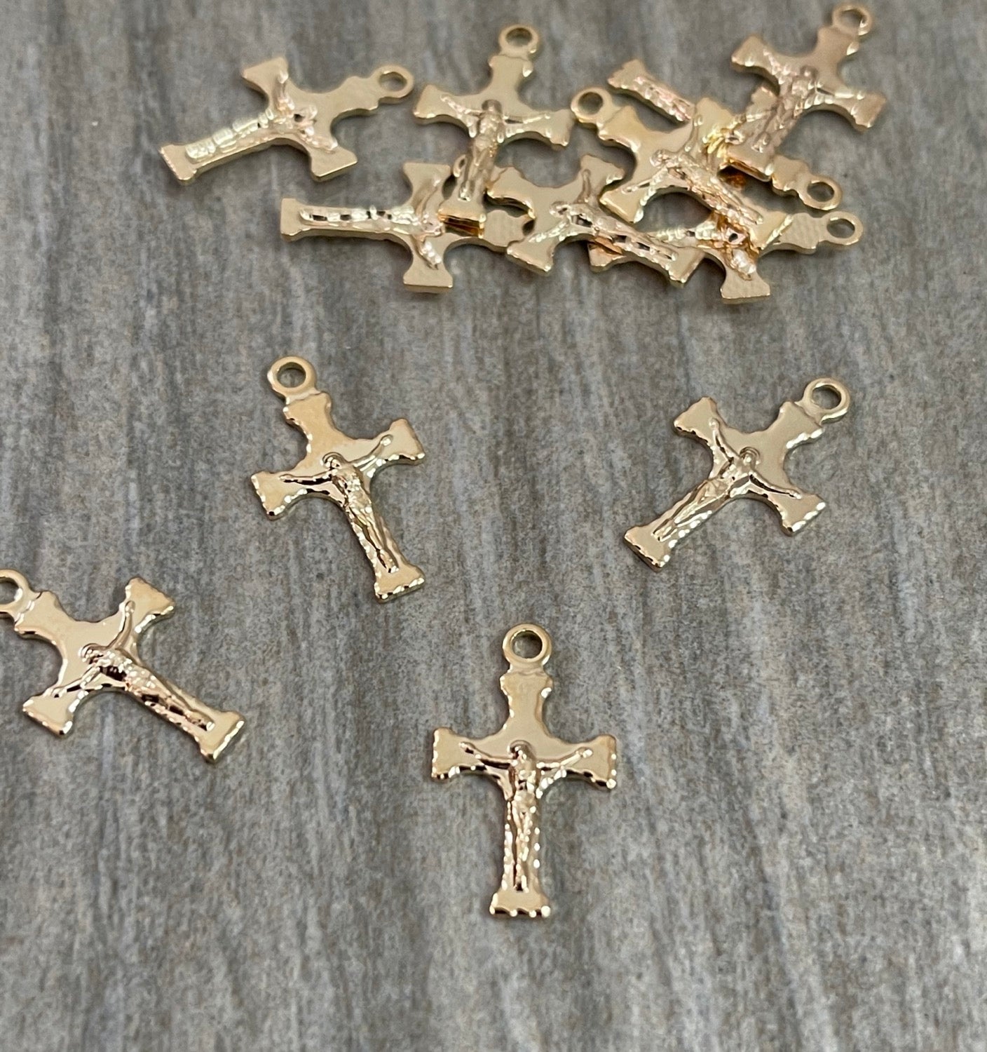 18mm Cross Pendant qty1- 14116