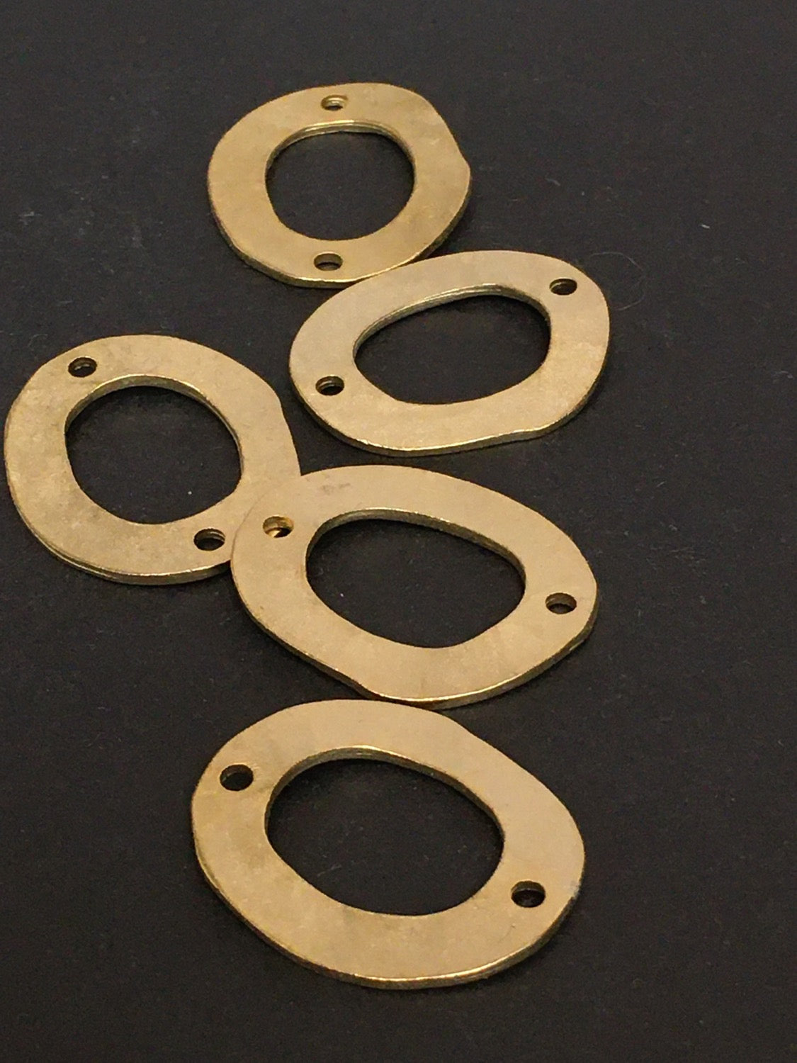 27mm Irregular Circle with 2 hole Matte Qty 1/ 7456