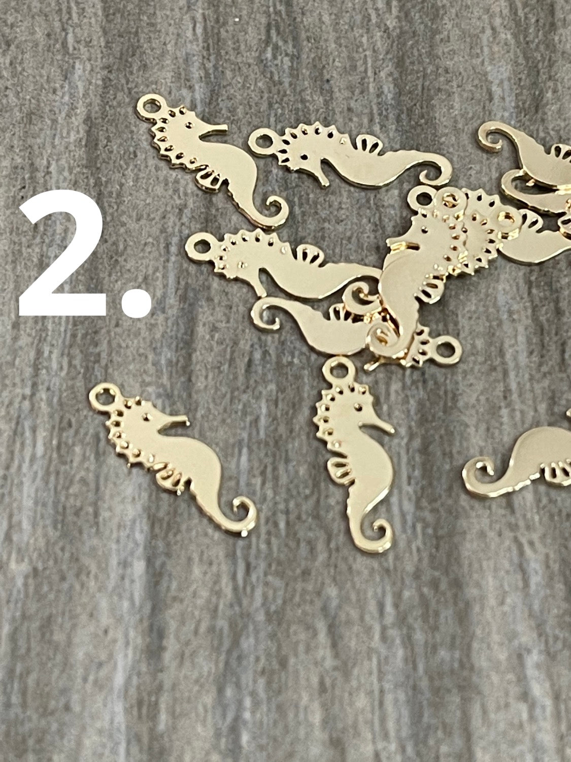 16mm Seahorse Connectro & Charm qty1- 22560/ 22559