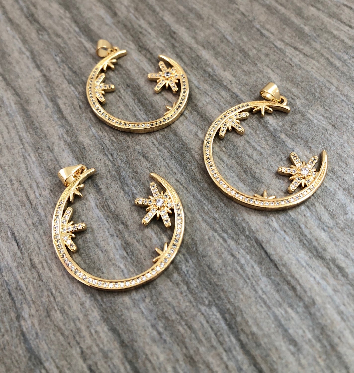 33mm Gold Pave Moon With Stars qty1 22306