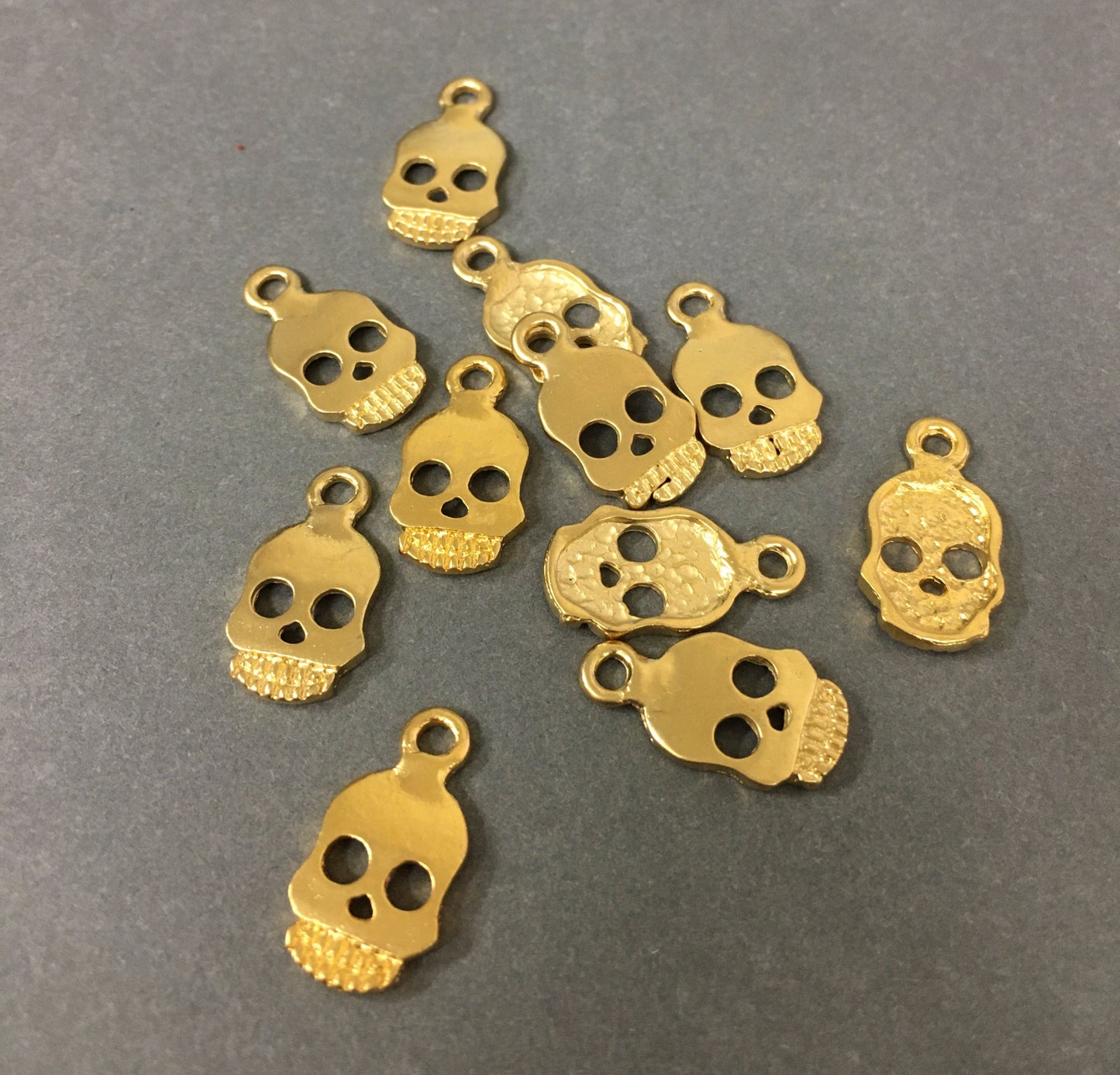 17mm Skull / Carabela Qty 1 / 11899