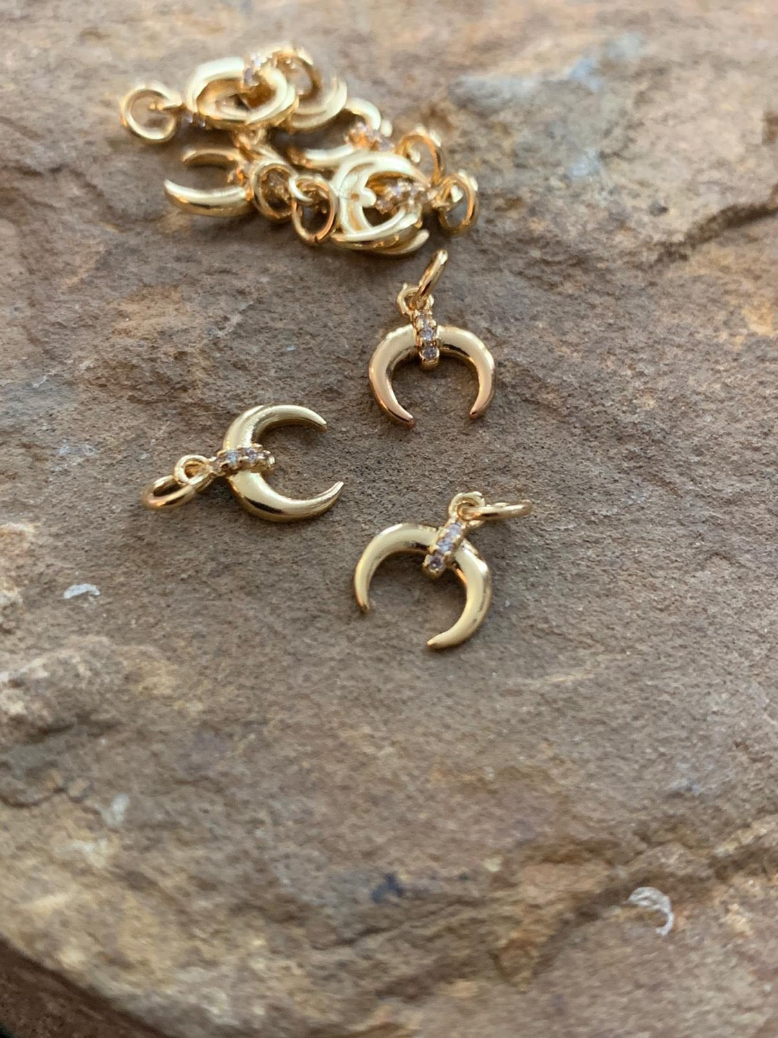 10mm Cresent with Pave Qty 1 / 21104