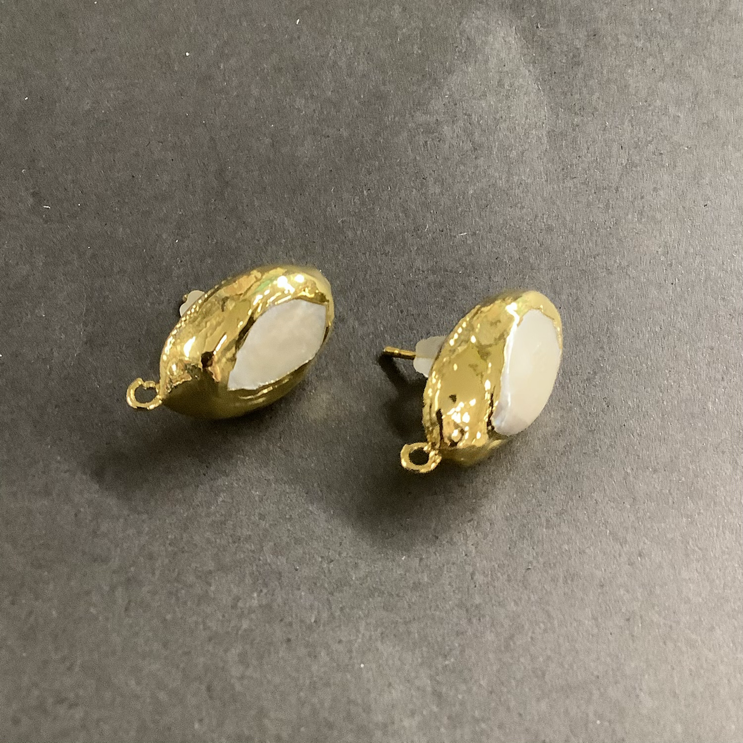 22mm Oval Post with oval freshwater peal qty 1 pair 19344