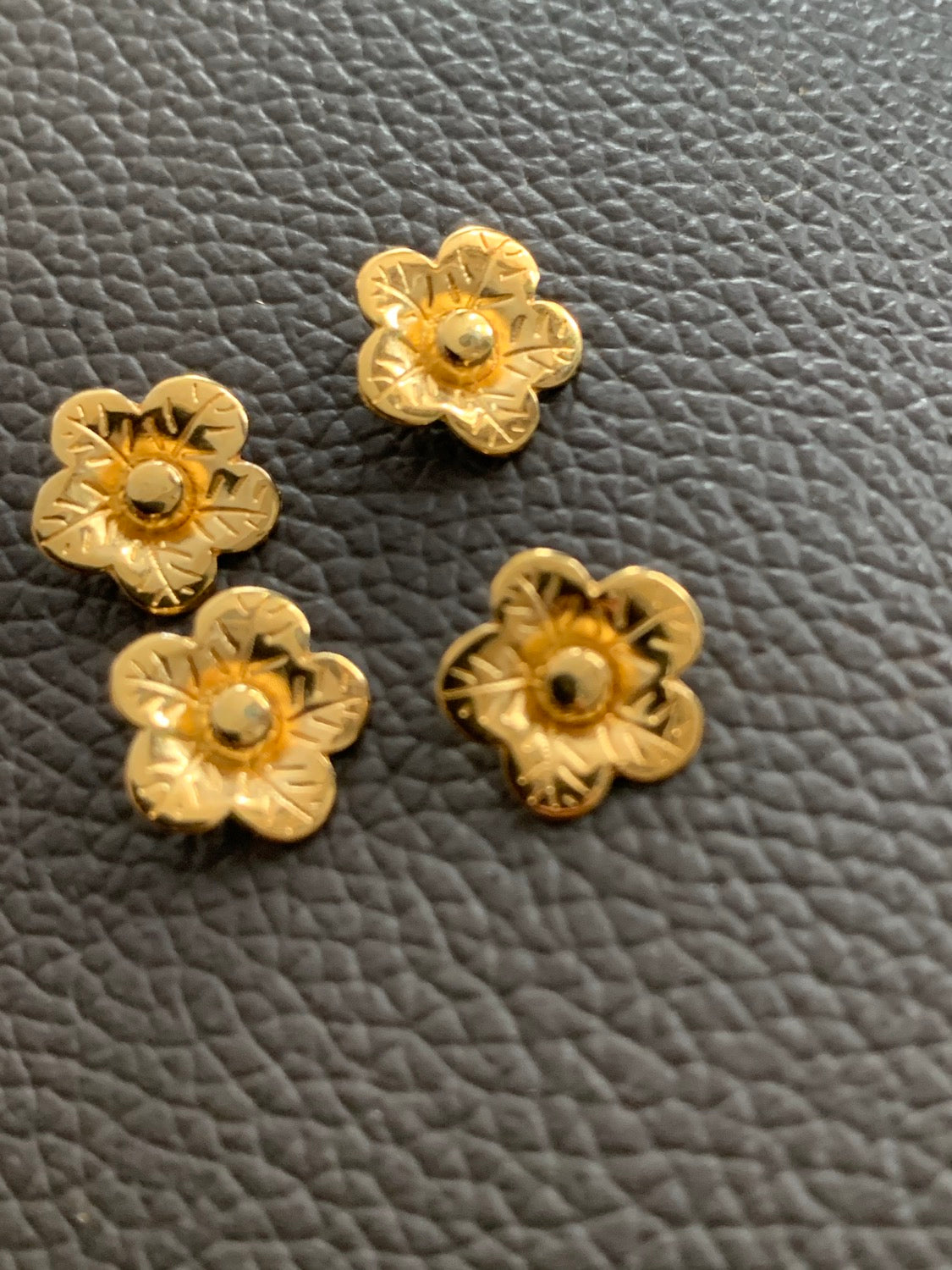 5mm flower gold qty 4 / 20903