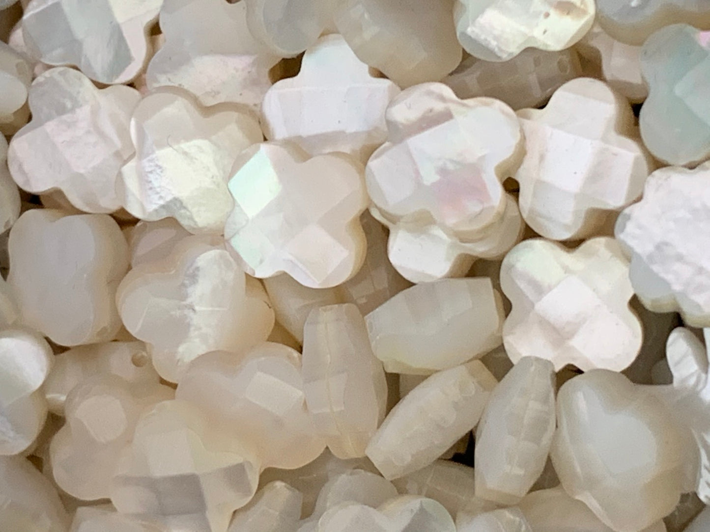 10mm faceted clover top quality mop qty 1 / Trebol Madre Perla 7263