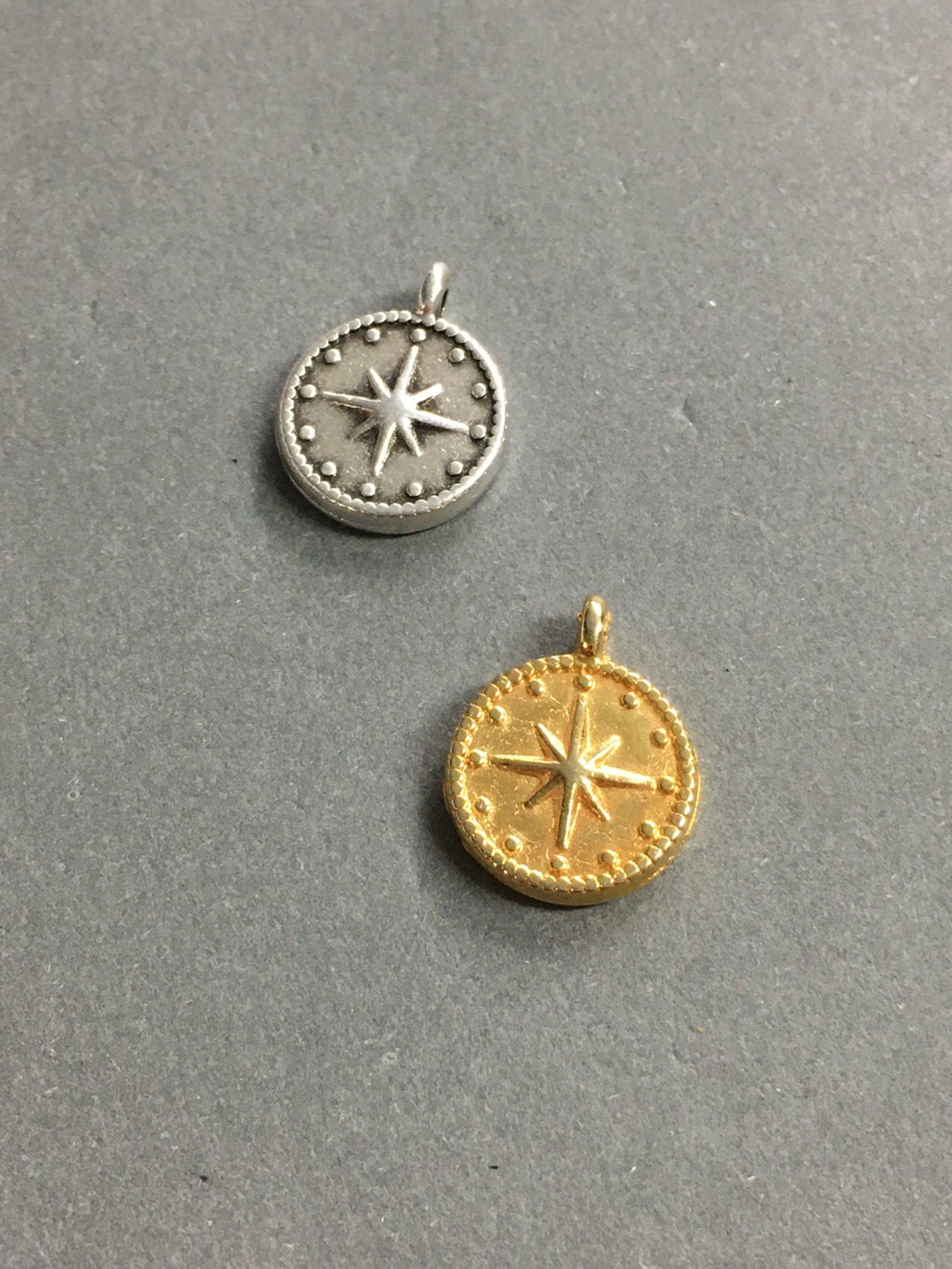 14mm Round Plaque with Star Qty 1 / 20650