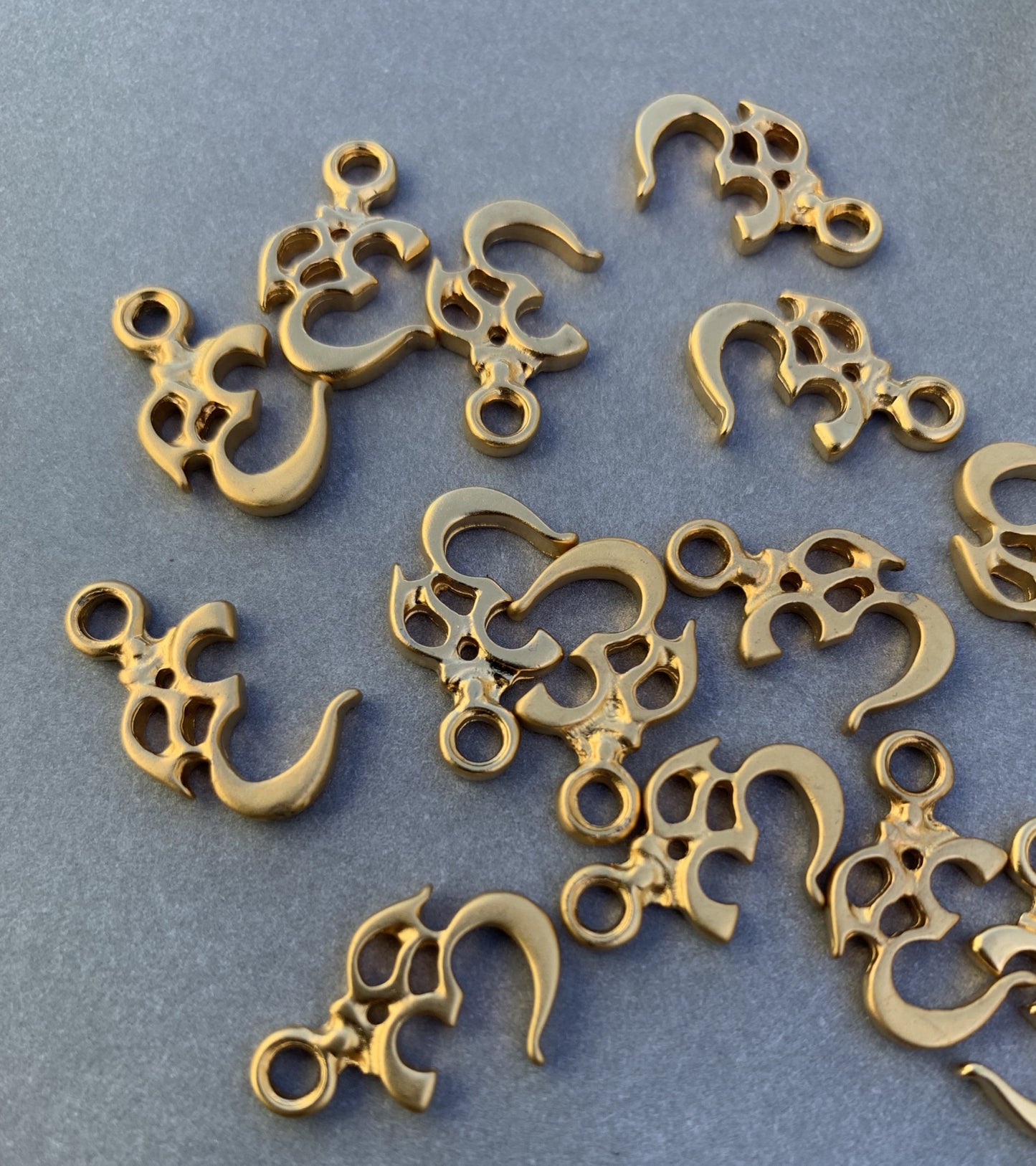 20mm Om Symbol / Simbolo
