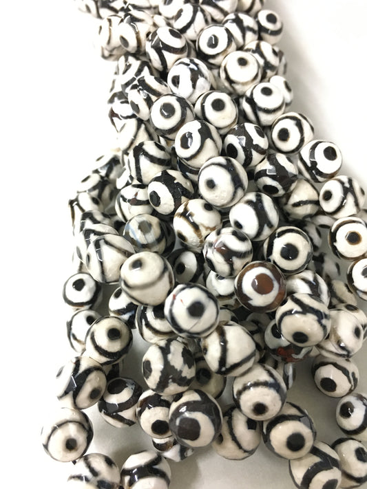8mm Black and White with Tibetan Style Agate Strand / Agata