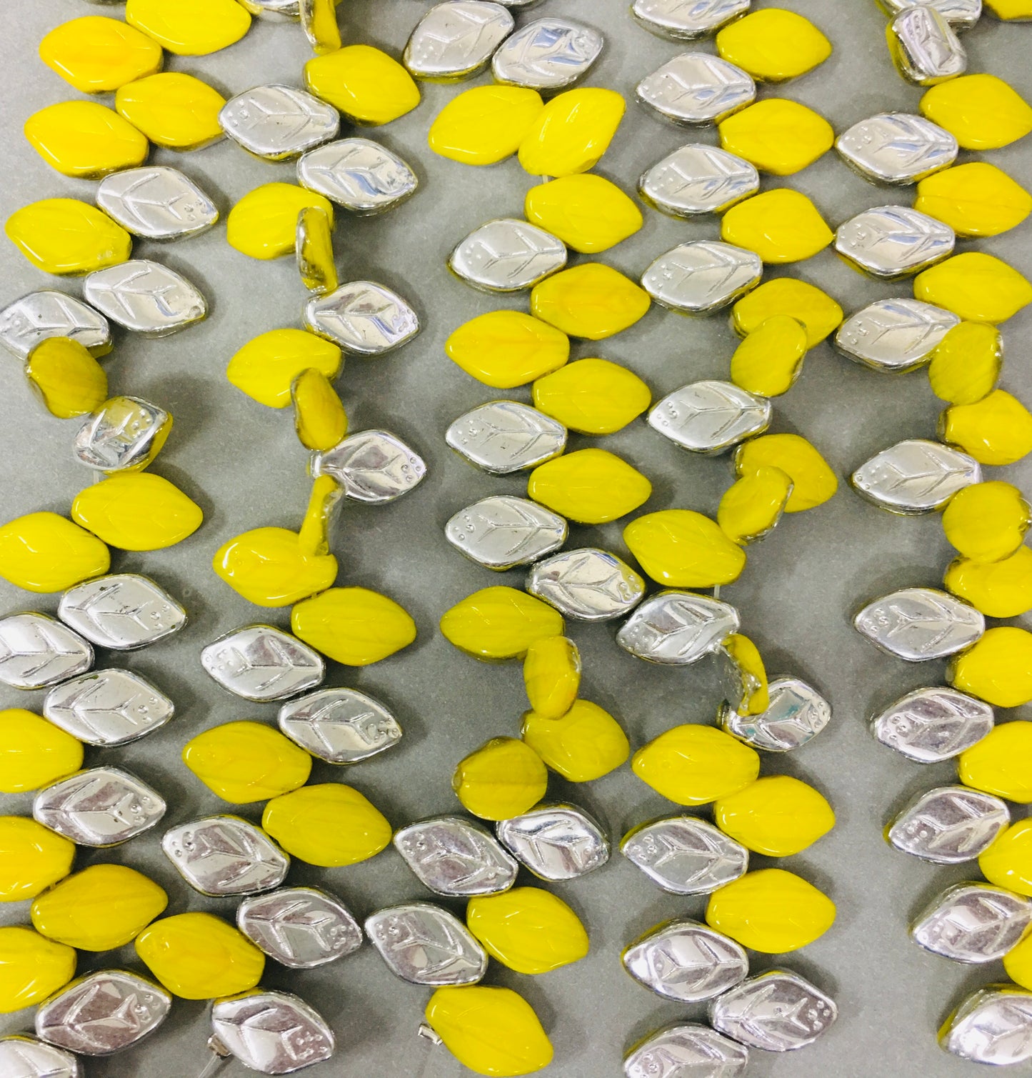 12mm Chatre and Silver Leaf Czech Stand / Hoja 18824