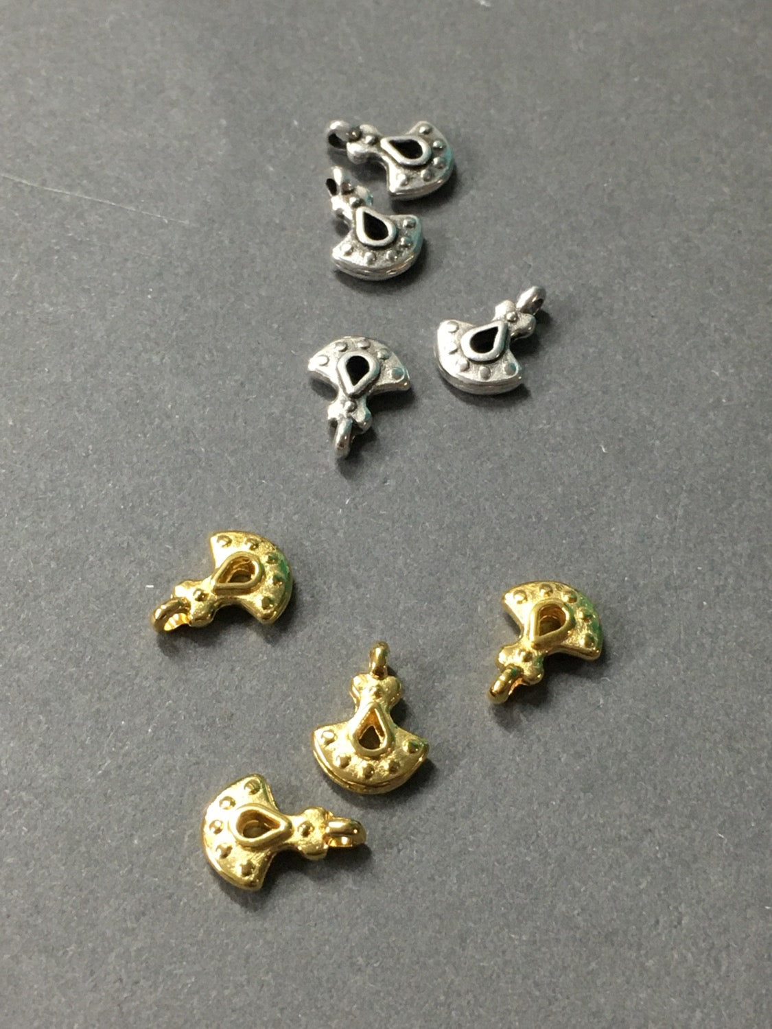 8mm Ethnic Charm Qty 4 / 20862