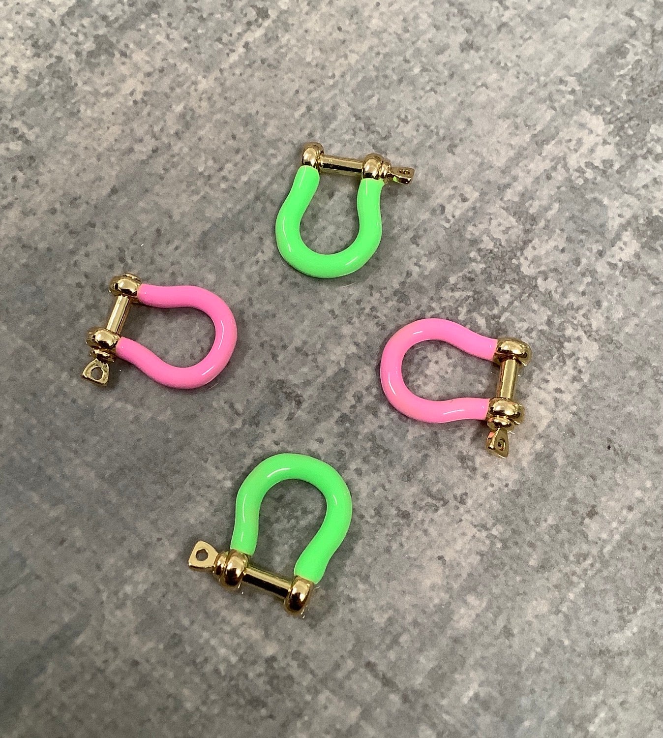 19mm clasp shoe horse Enamel Qty 1 / 21693