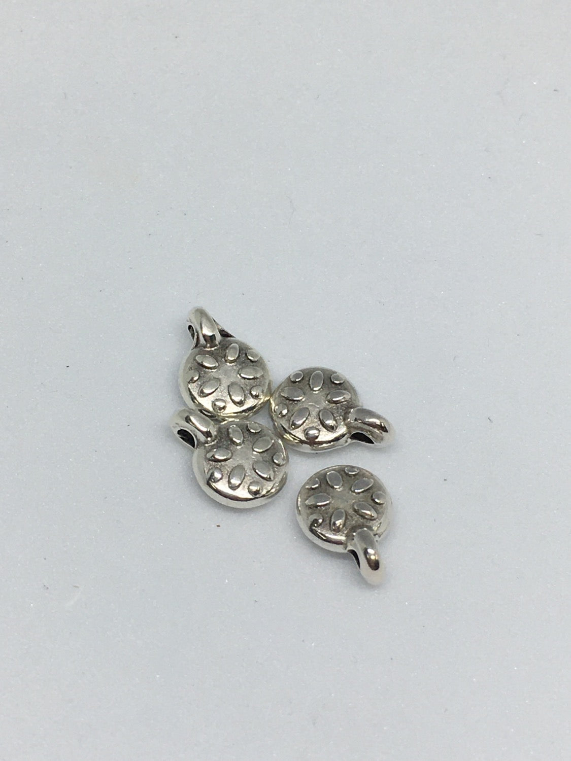 9mm round flower gold/ qty 4 / Flor Redonda- 18008