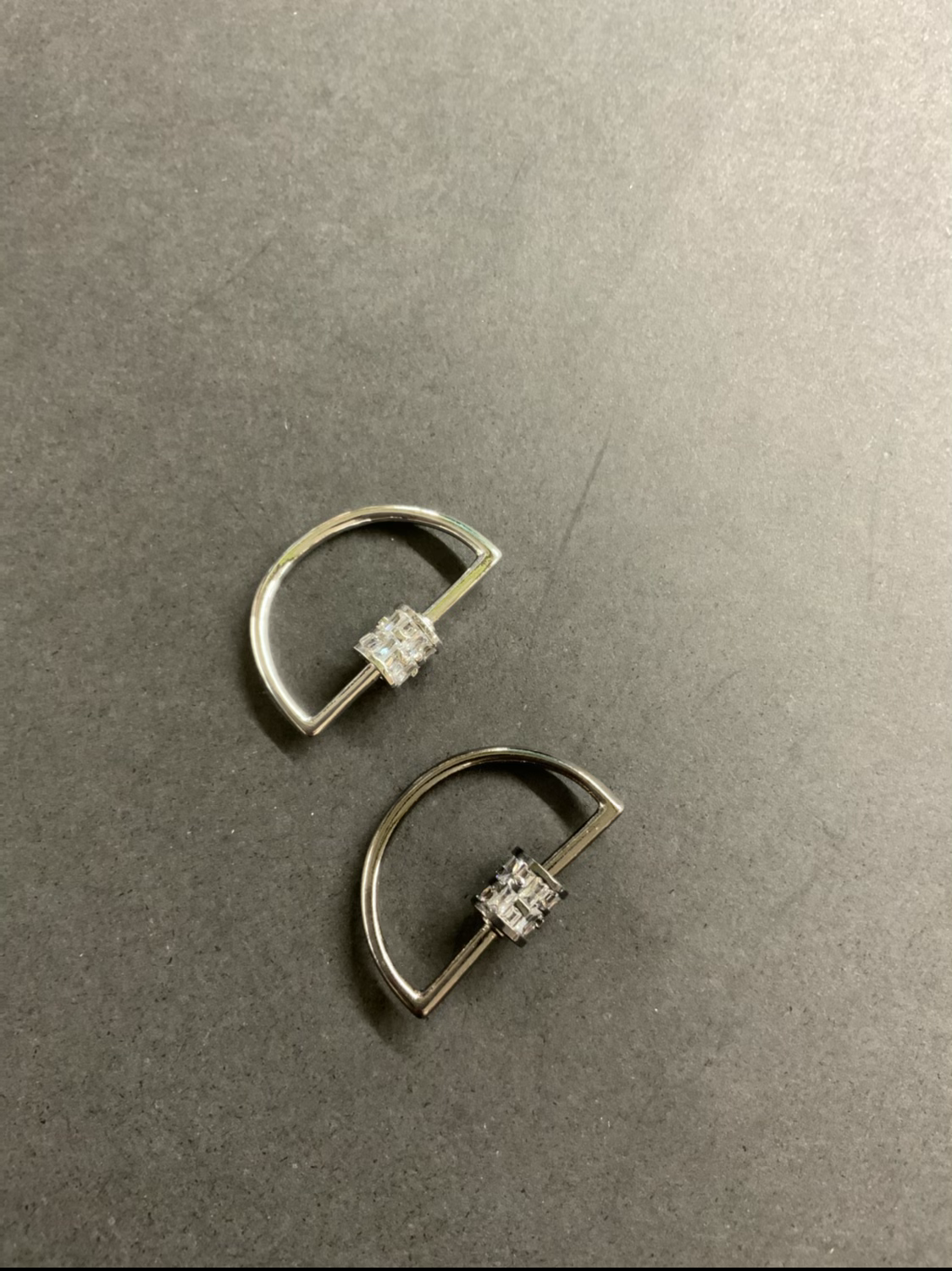 16mm Half Moon Lock with rectangular pave qty 1 / 19977