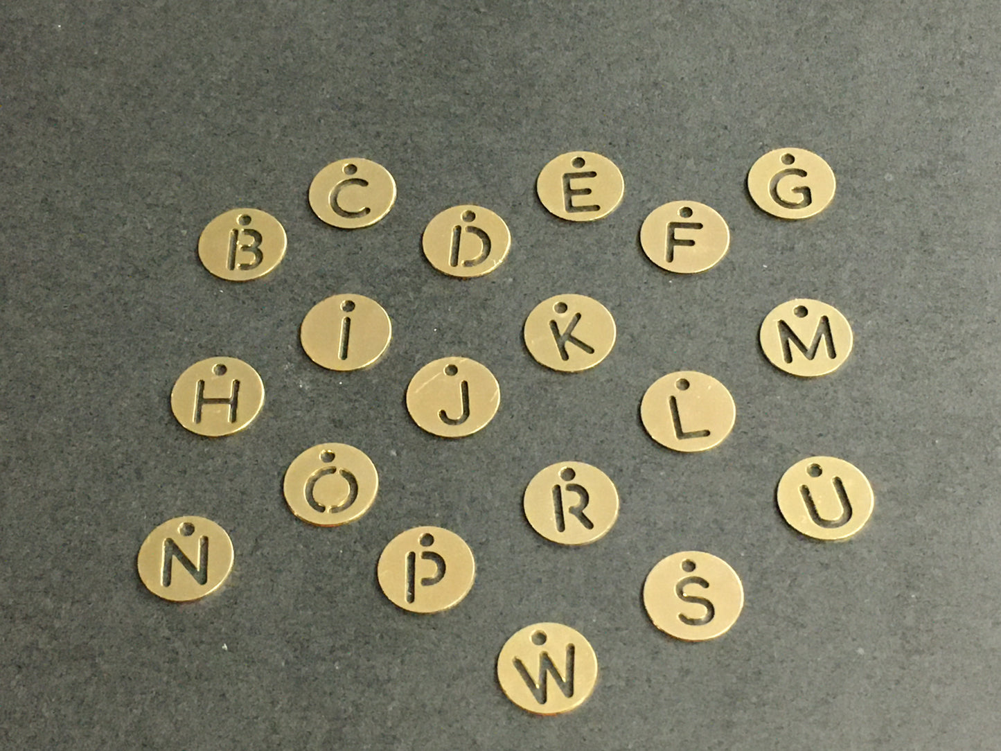 10mm Letter Gold Qty 1 / Letras 15799