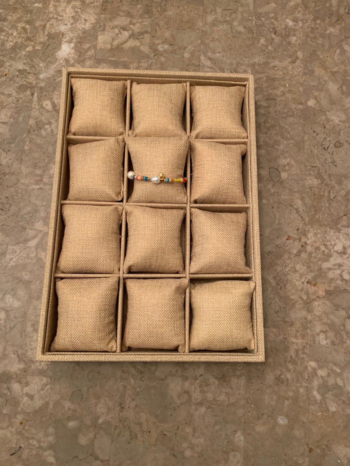 Display with 12 compartment