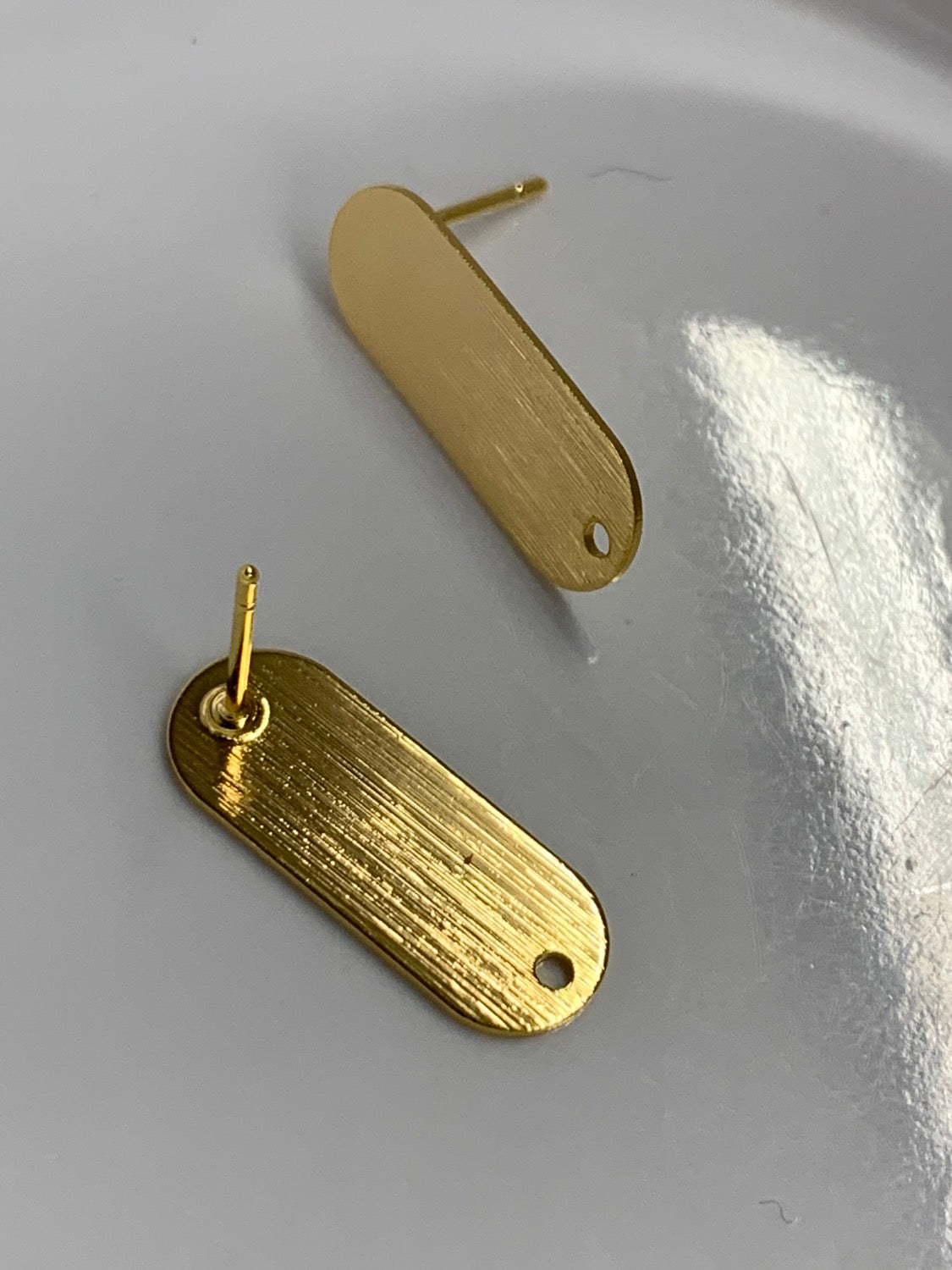 21x8mm Oval post 1 pair gold filled 20526