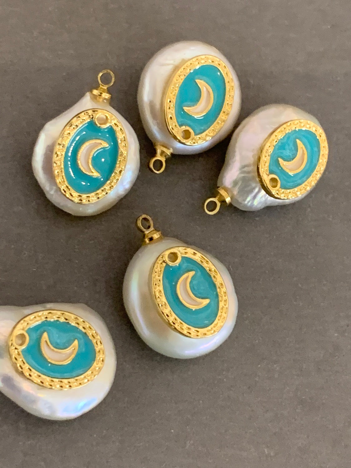 Freshwater pendant with blue moon pendant 19281
