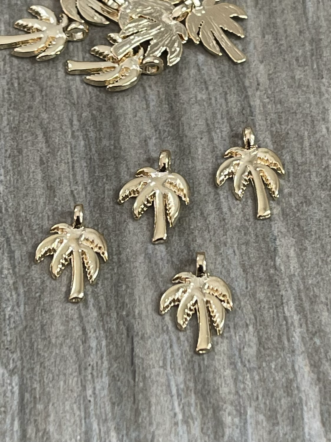 14mm Palm Tree Pendant qty1- 22554