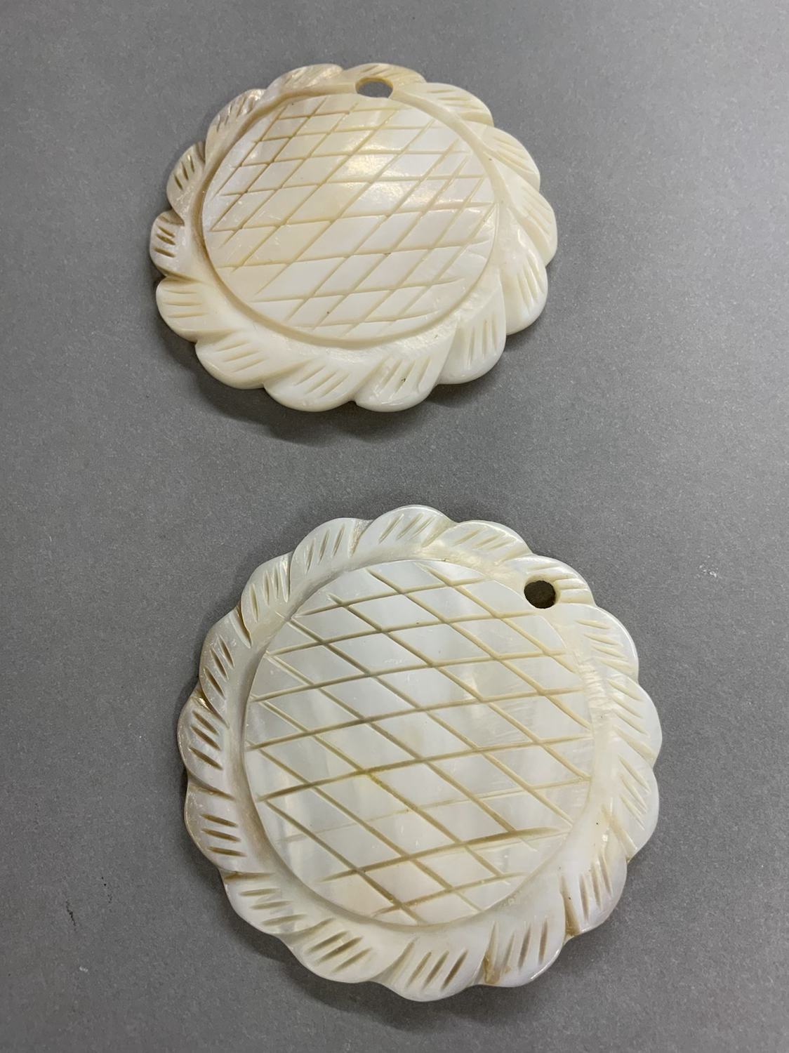 70mm Sunflower Shell pendant qty 1 /21770