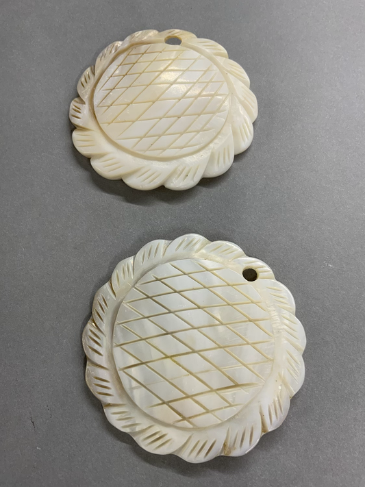 70mm Sunflower Shell pendant qty 1 /21770