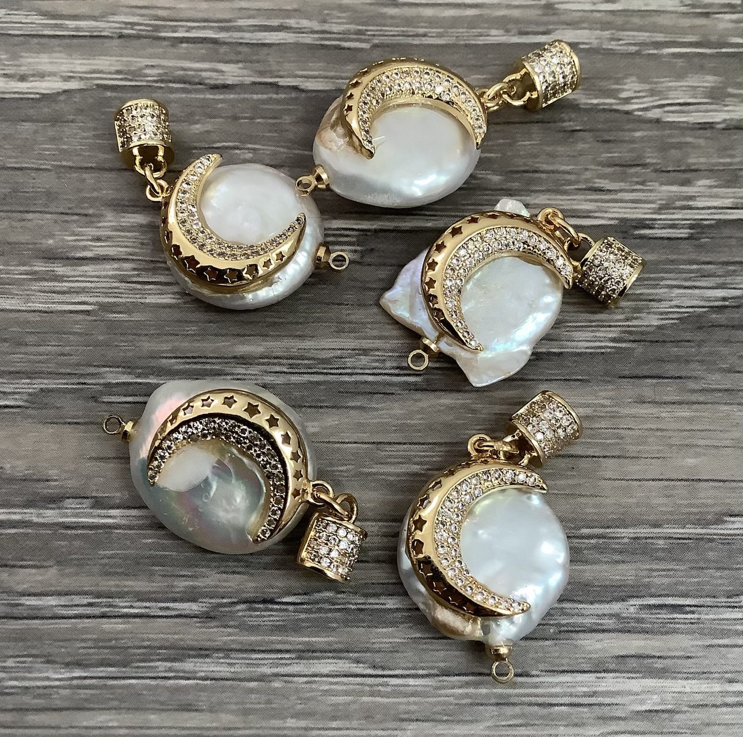 26mm Pearl With Pave Moon Qty1- 23011