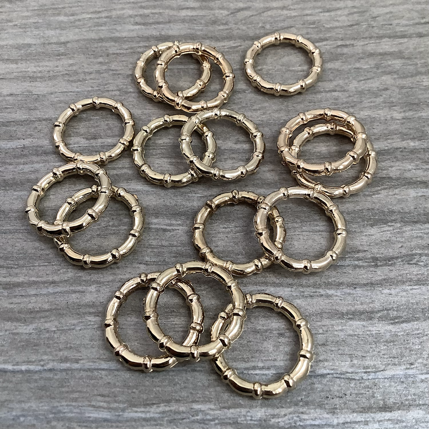 24.7mm Fancy Chain Link Qty1- 22987 resin
