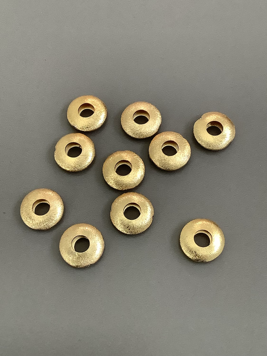 16mm Flat Round wide Hole qty 1 / 16465