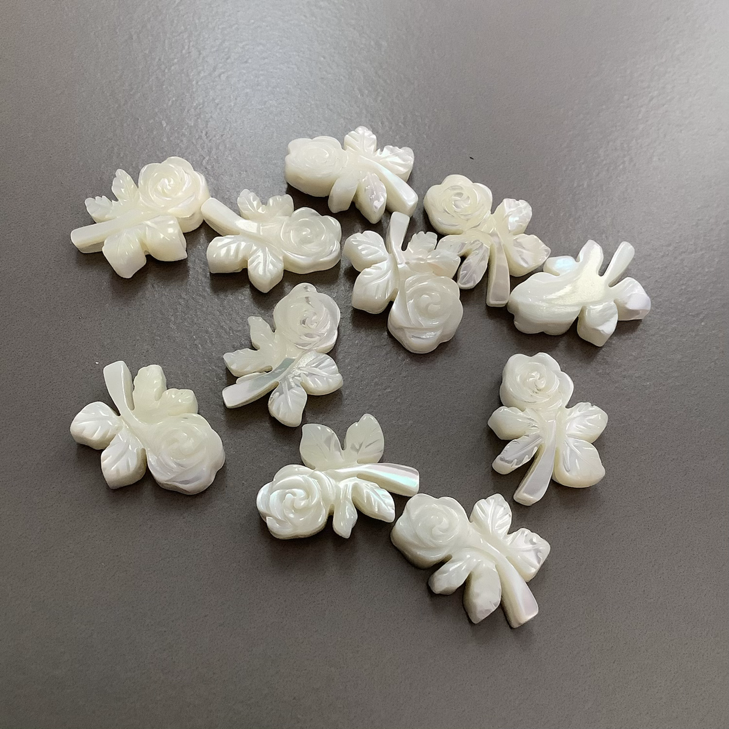 20mm Mother of Pearl Rose Qty1- 23257