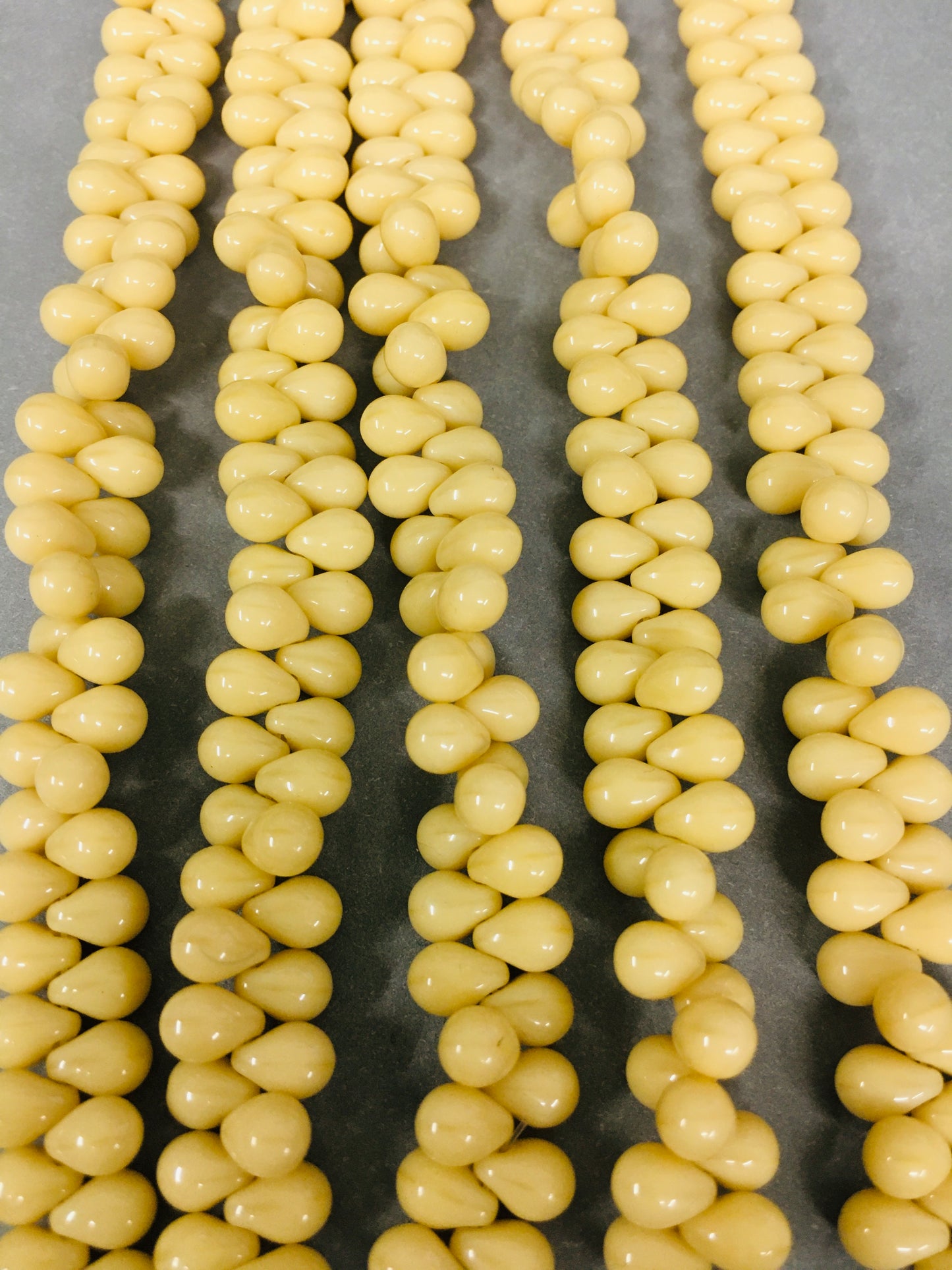 7mm Cream Sideways Drop Czech Strand / Gota