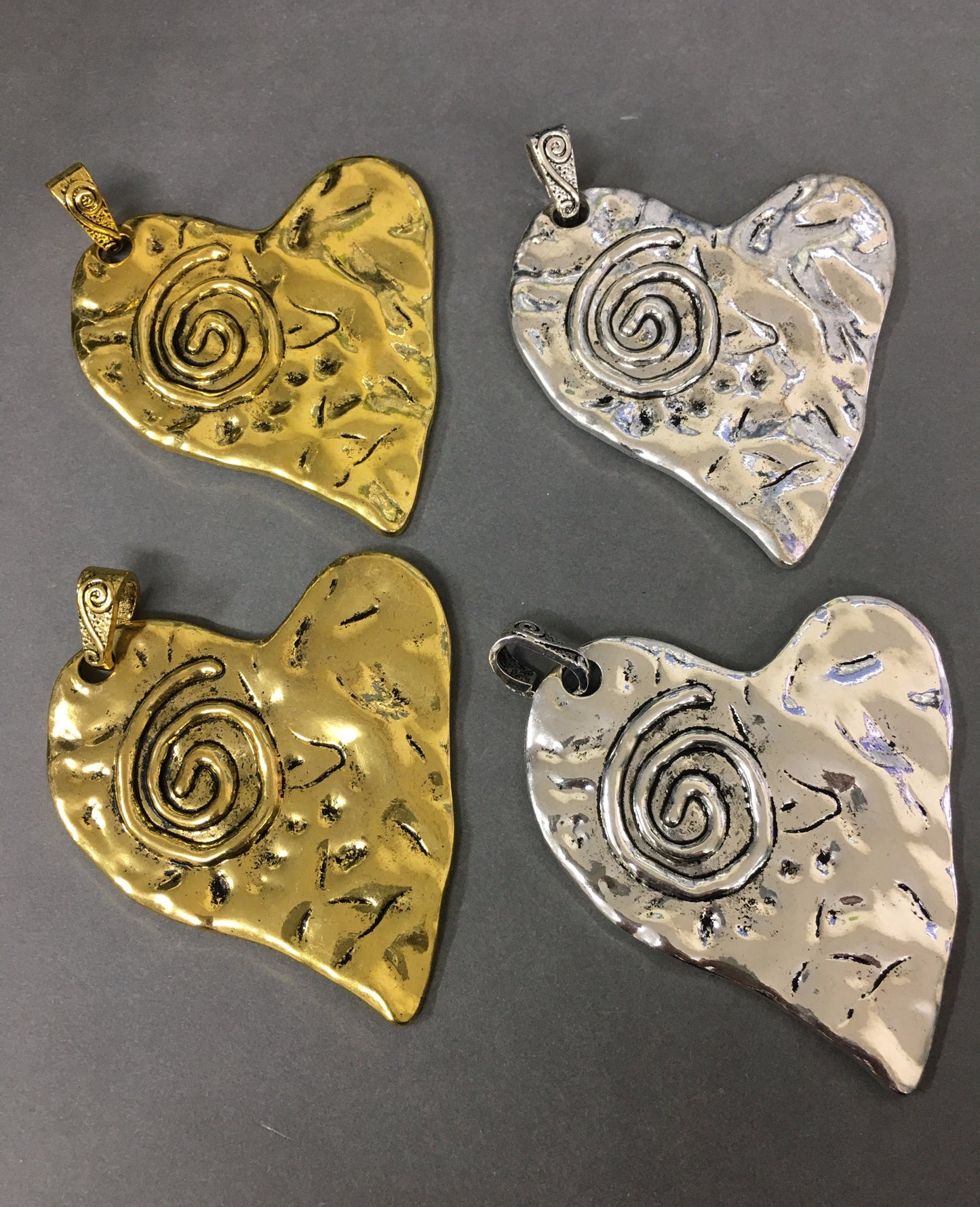 89mm Heart with Swirl / Corazon 12800