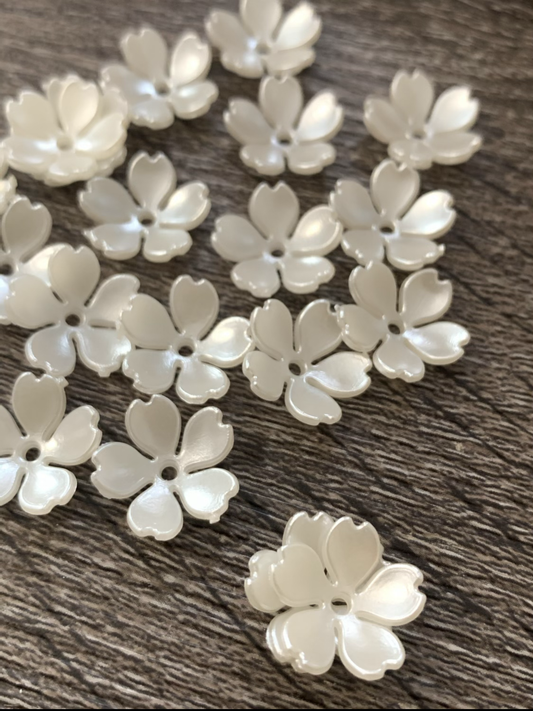 15mm flower cream curved qty 1 / 21327